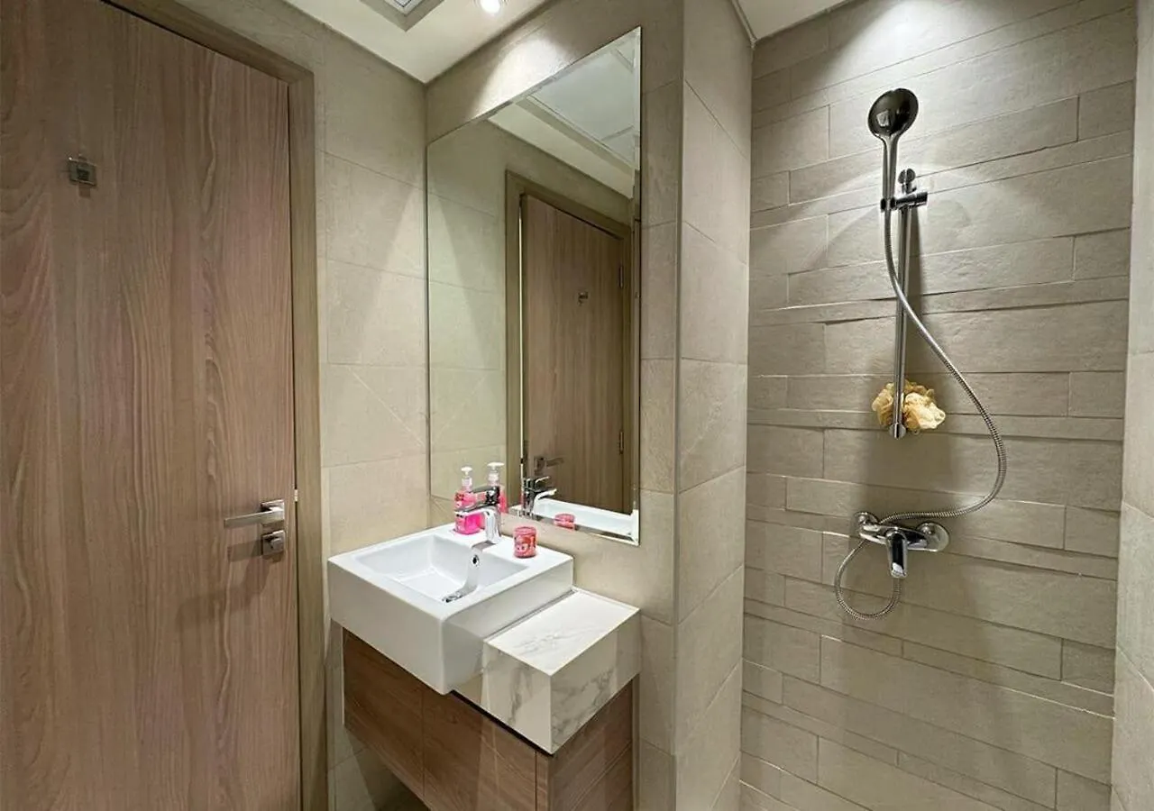 Bespoke Holiday Homes - 3Br With Modern & Stylish Interior In Azizi Riviera Dubai